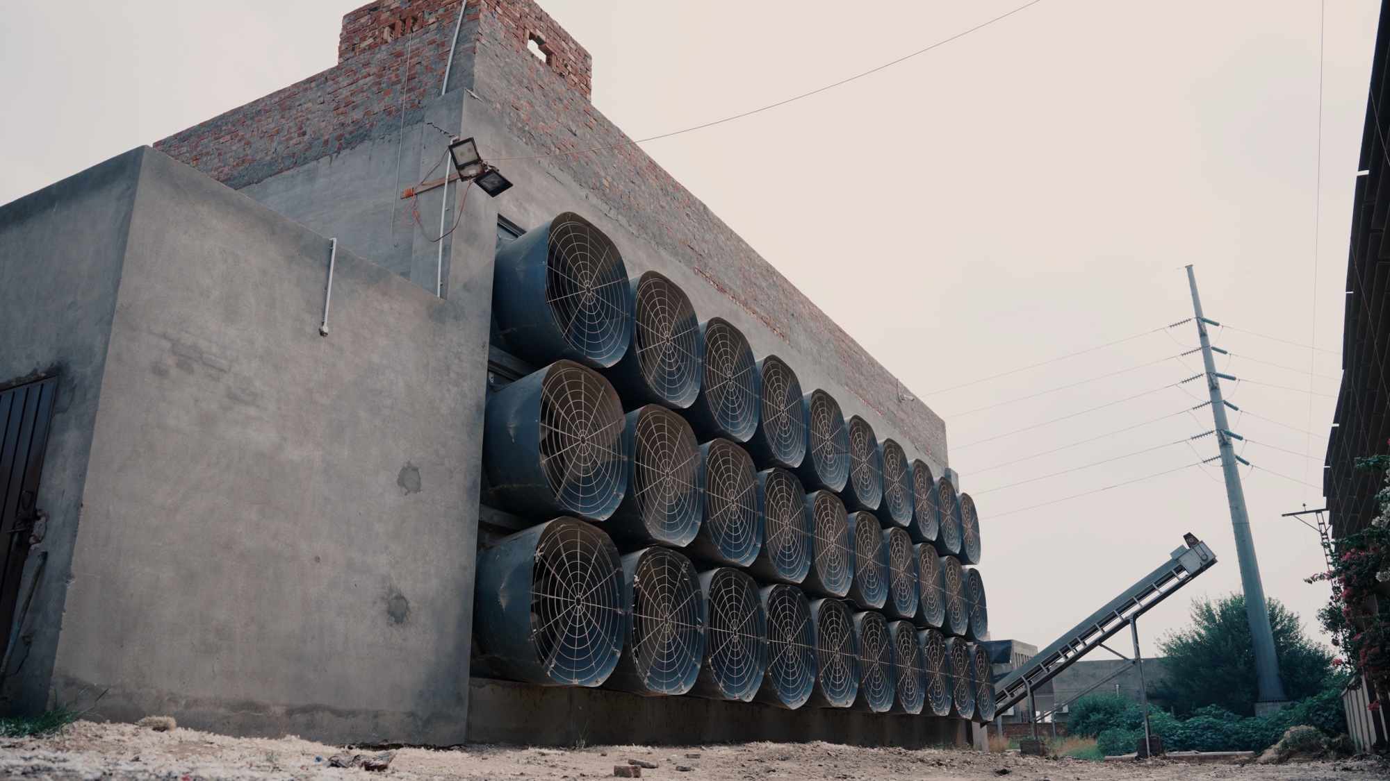 Exterior cooling fan wall beside the inclined waste disposal conveyor belt